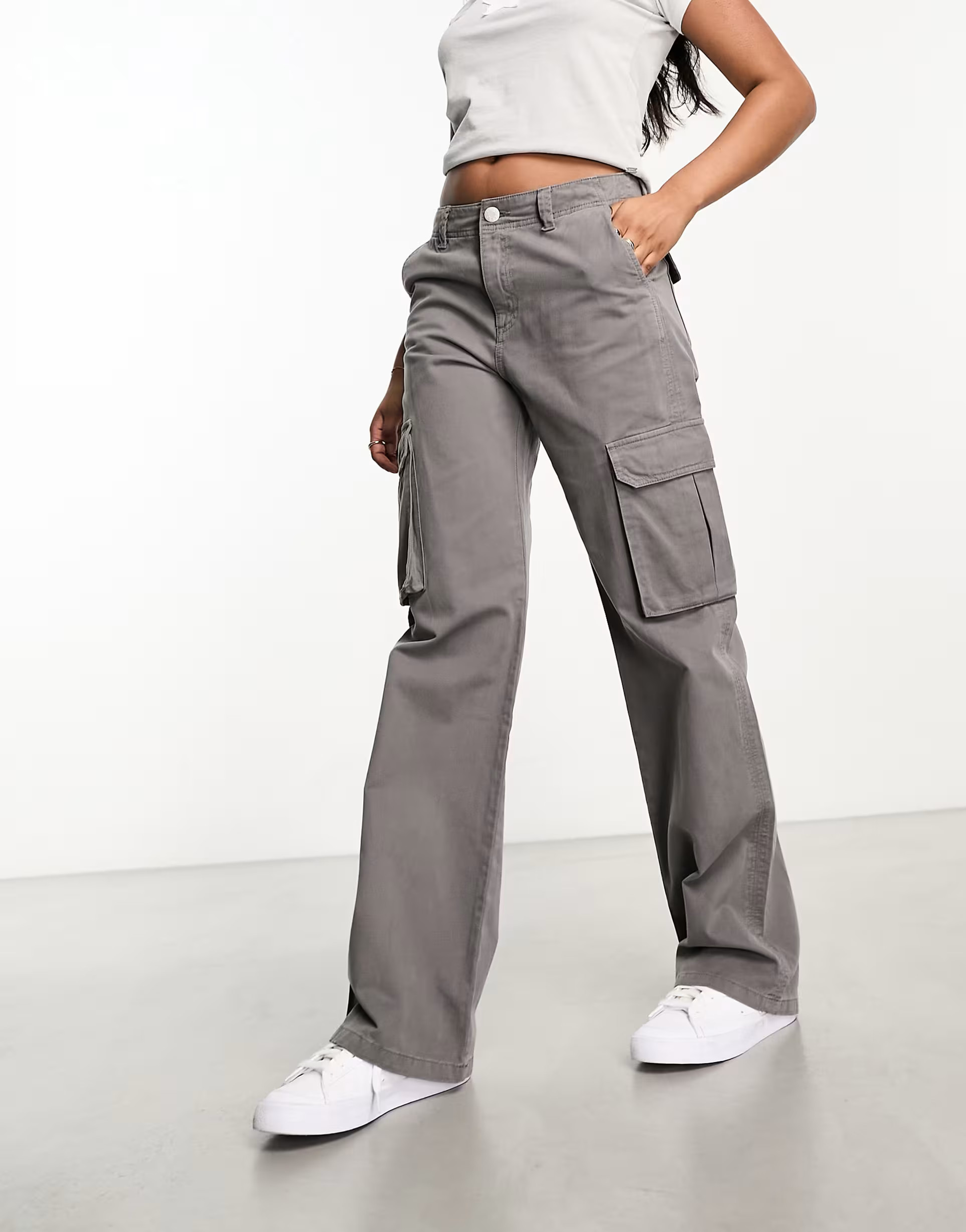 Pull&Bear mid rise straight leg cargo pants in gray | ASOS (Global)