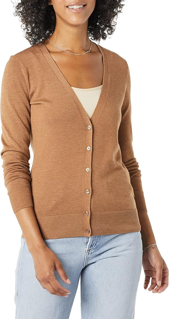 Amazon.com: Amazon Essentials Women's Plus Size Lightweight Vee Cardigan Sweater, Charcoal Heathe... | Amazon (US)