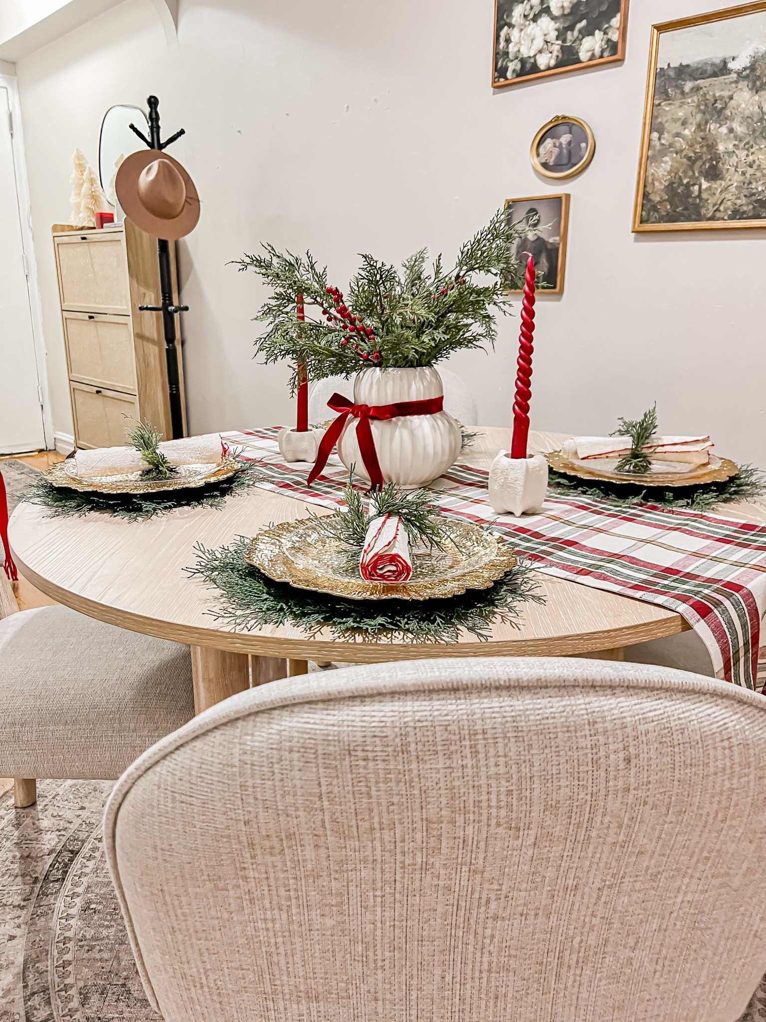 Christmas Tablescape 🍽️🎄🔔

#LTKHome #LTKHoliday #LTKSeasonal