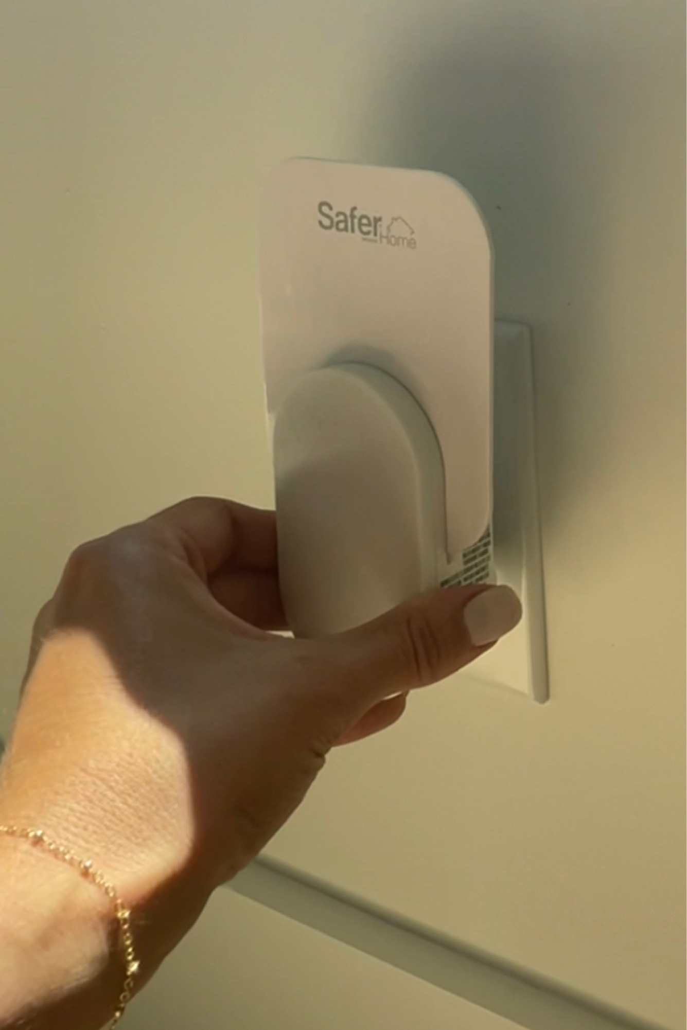 Bug zapper. Amazon finds. Amazon home hacks. Summer heat. 

#amazonhome
#kellerandoak 
#homehacks 