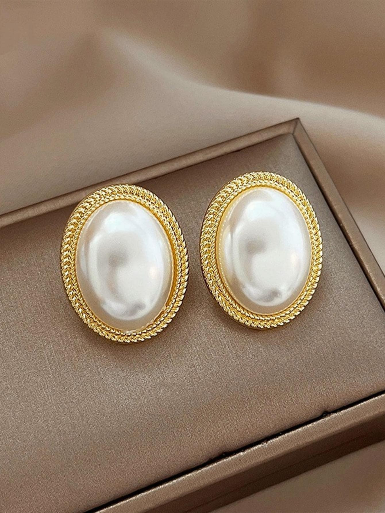 1pair French Vintage Simple Elliptical Faux Pearl Stud Earrings | SHEIN USA | SHEIN