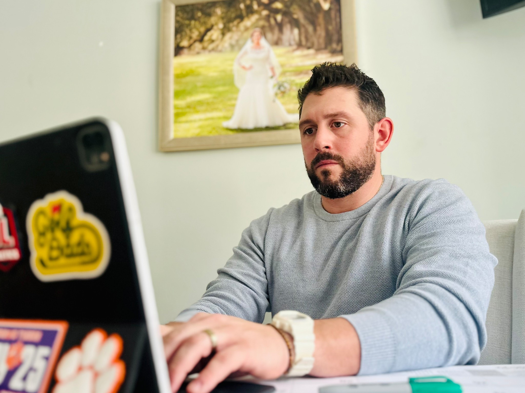 Boss is making sure I’m working hard on my LTK, while also dressing to impress! This @marinelayer sweater was one of my favorite Xmas gifts. Much more coming! 

#LTKWorkwear #LTKMens #LTKHome