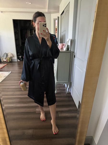 Finally invested in a nice silky black robe for tanning 🔥 
