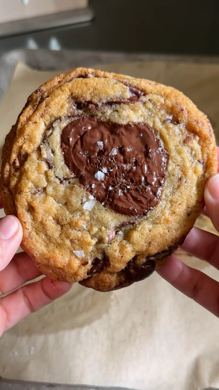 my secret ingredient for those perfect pools of chocolate … 😍😍😍 

#LTKVideo #LTKGiftGuide #LTKHoliday