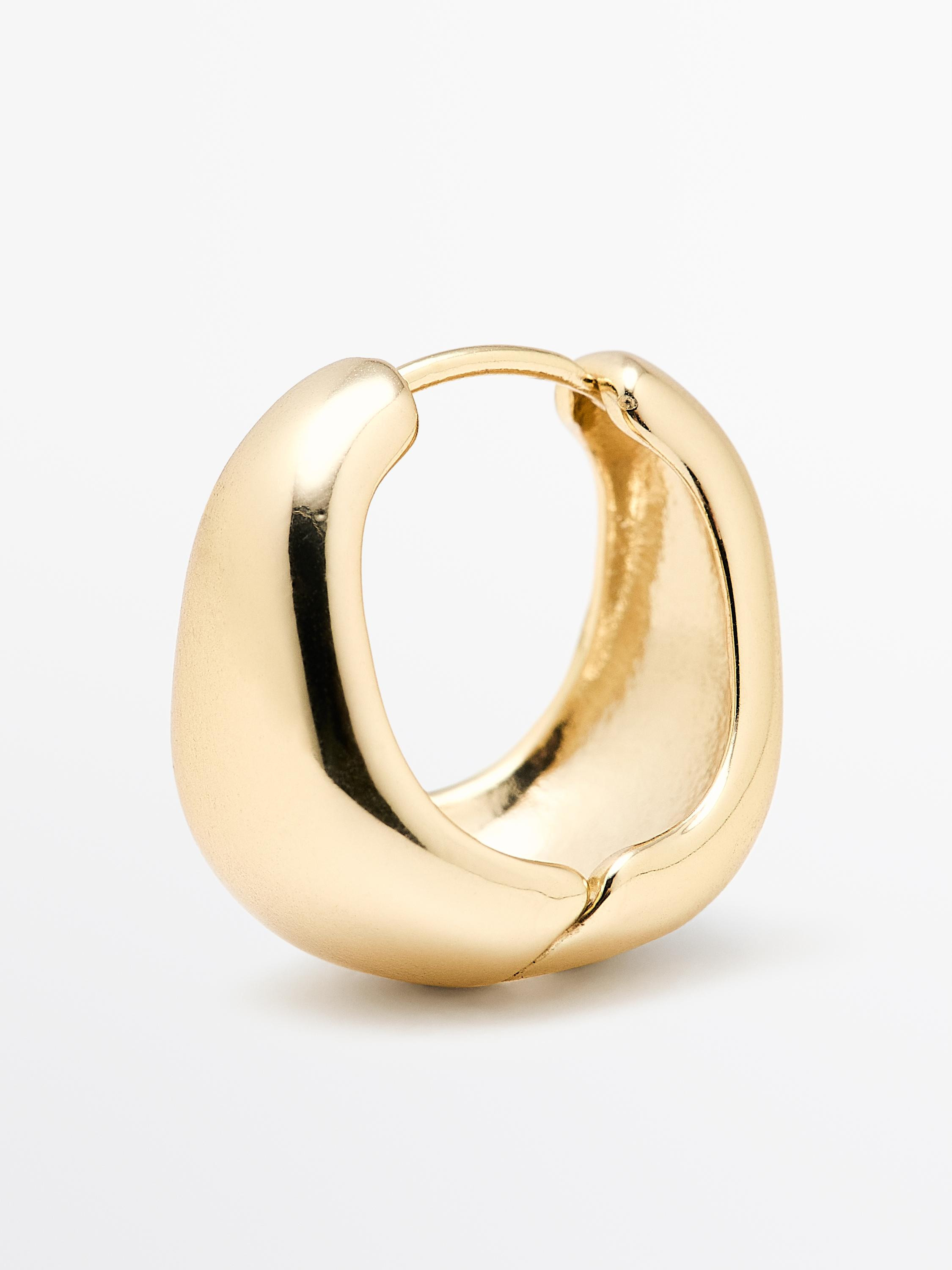 VIEW LOOK
Irregular ball earrings

 £35.95  Colour:  Golden  Add to basket | Massimo Dutti UK