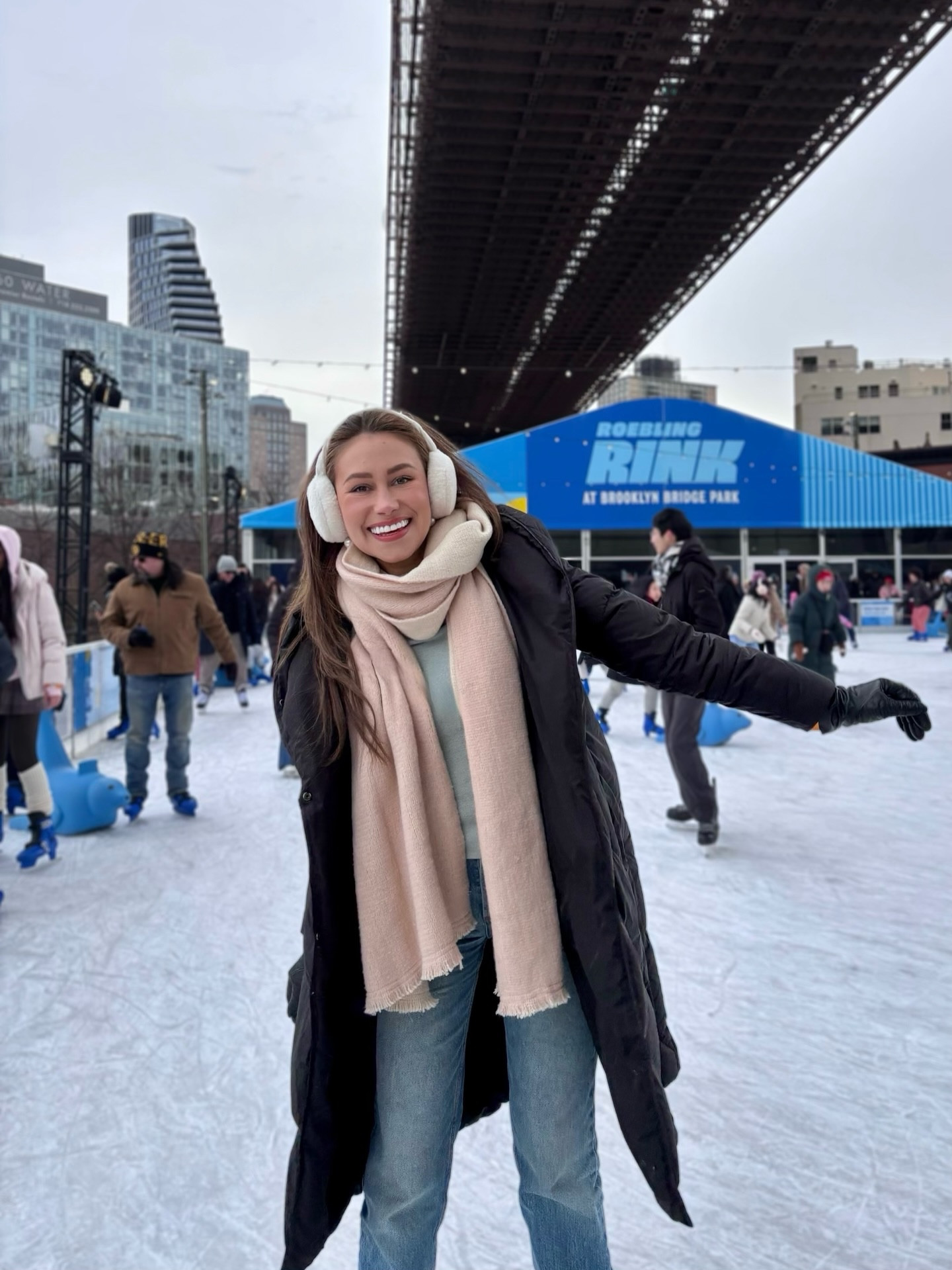 I missed a turn and crossed the Brooklyn Bridge, only to find out that I’d passed the Roebling ice rink entirely. Tell me I’m not the only one 🙈⛸️ #brooklynbridgepark #roeblingrink #iceskatingrink