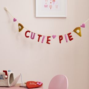 Felt Cutie Pie Garland | West Elm (US)