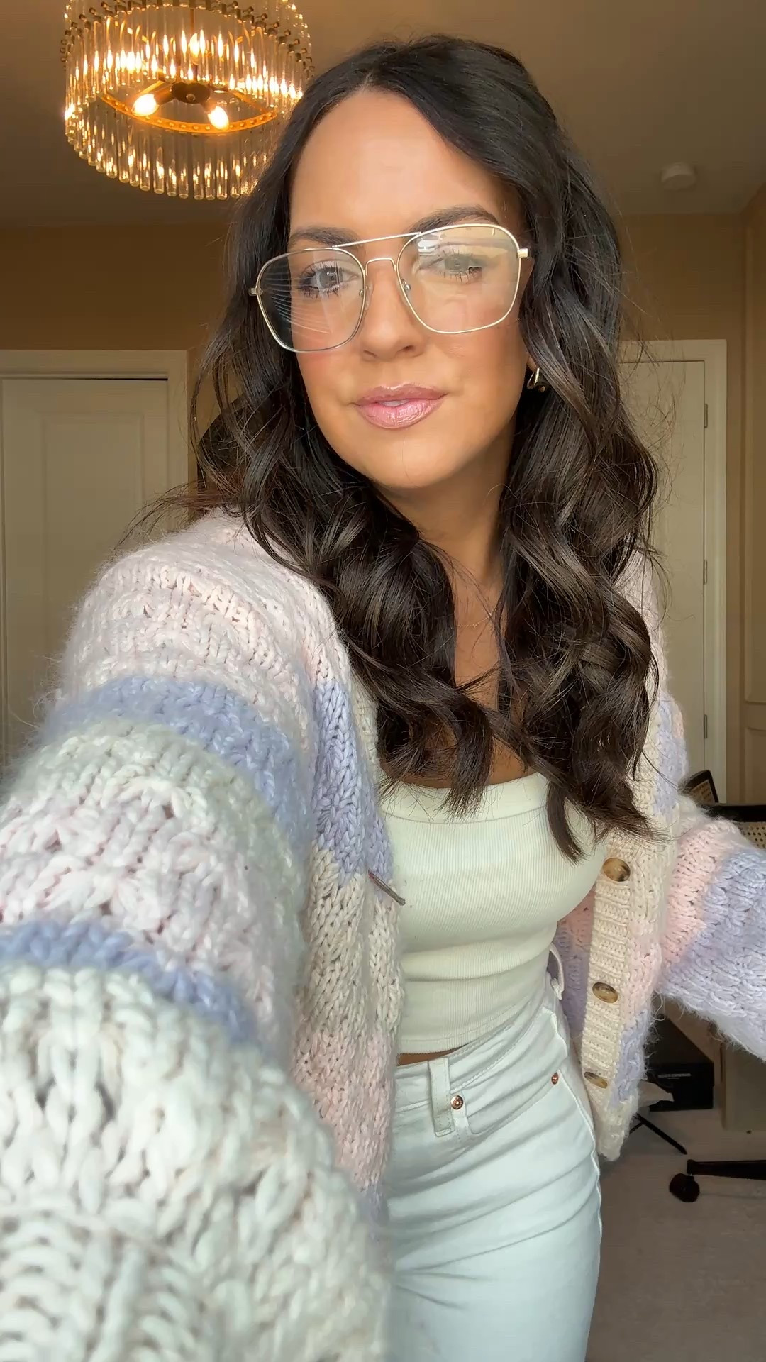 Casual spring outfit inspo! Wearing size 6 in the denim