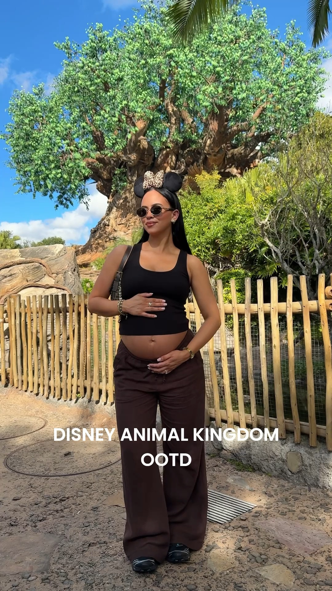 disney animal kingdom ootd 🥨✨🐆🐭🌳 
TANK : SMALL
PANTS : SMALL
SNEAKERS : TTS / true to size 

#LTKBump #LTKootd #LTKmomlife