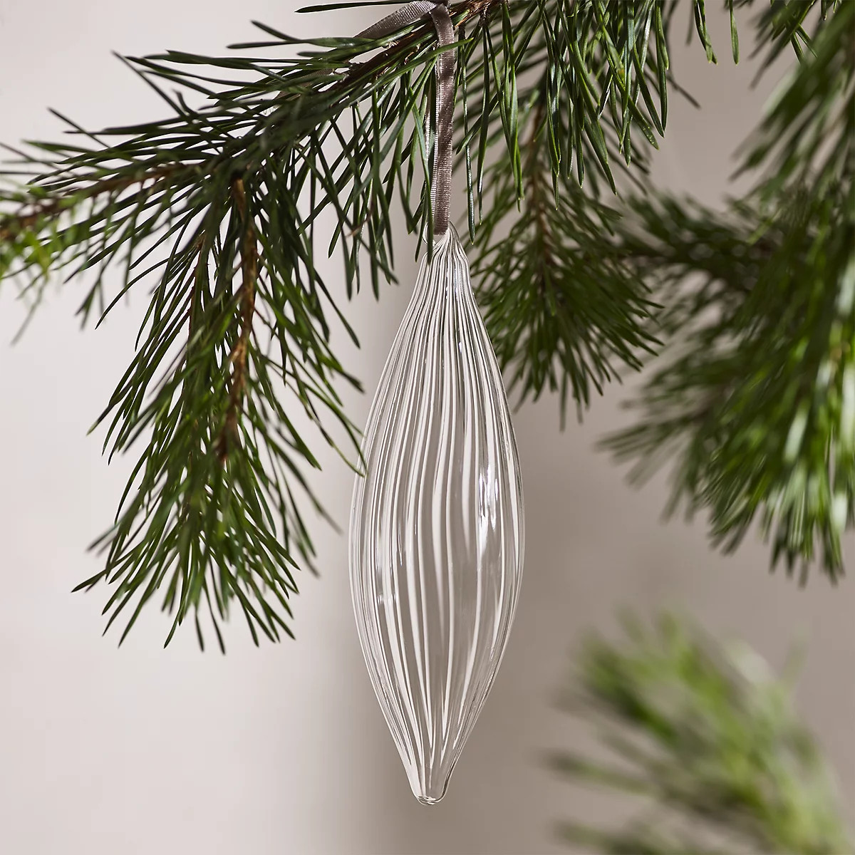 Optic Drop Bauble – 12cm | The White Company (UK)