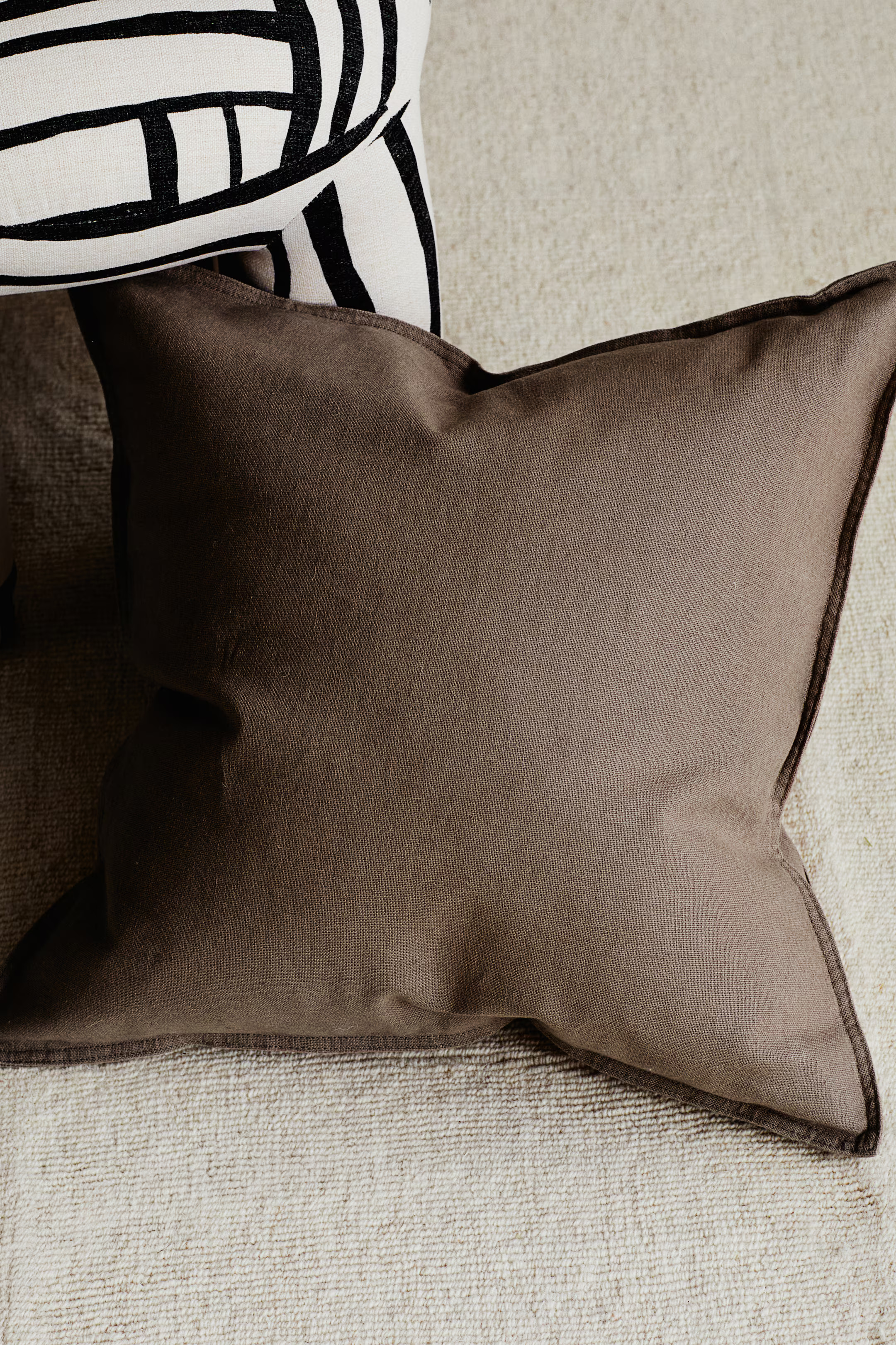 Linen-blend Cushion Cover | H&M (US + CA)