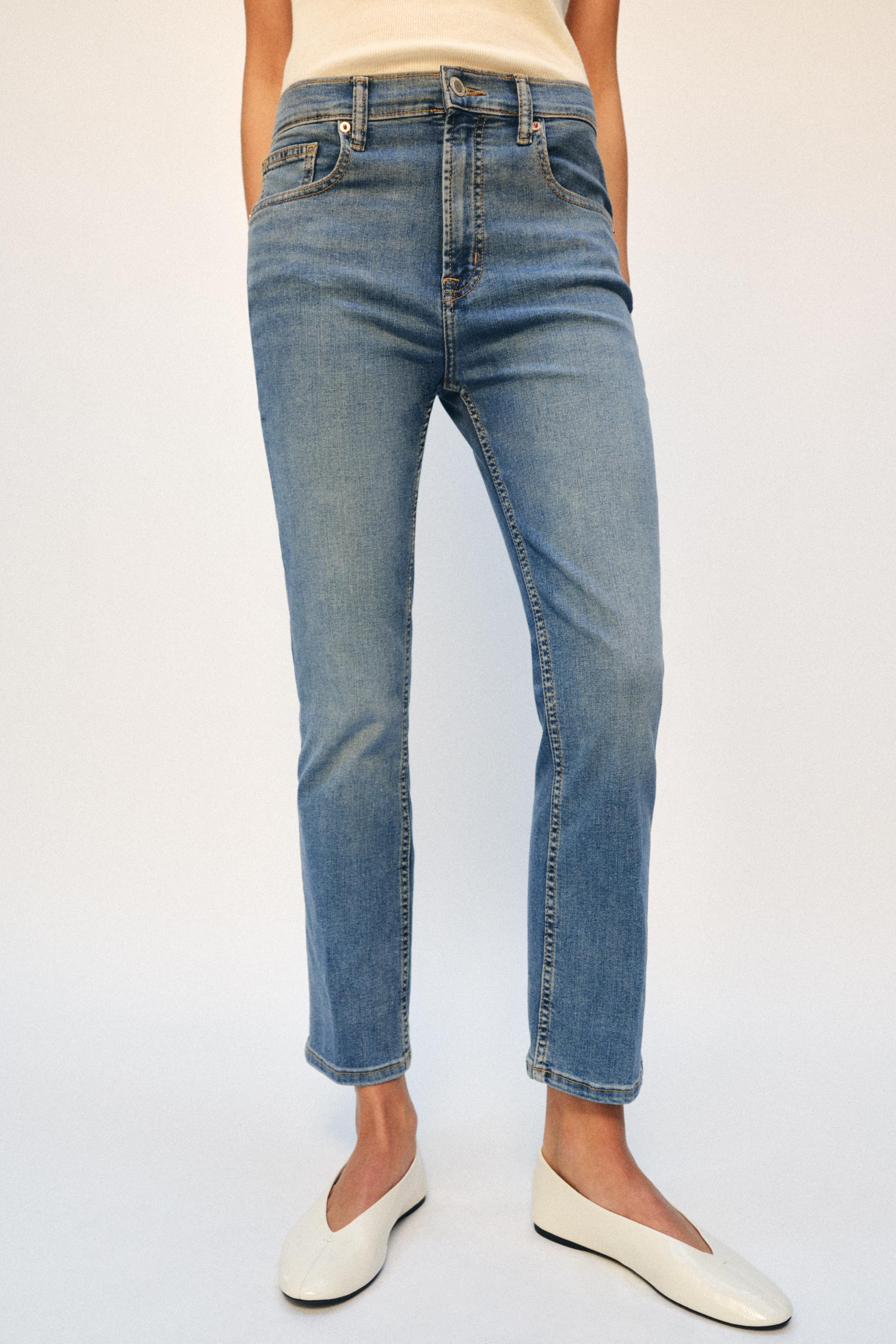 MID-RISE - BOOTCUT LEG ZARA WOMAN COLLECTIONMid-rise jeans with belt loops at the waist. Five poc... | Zara US