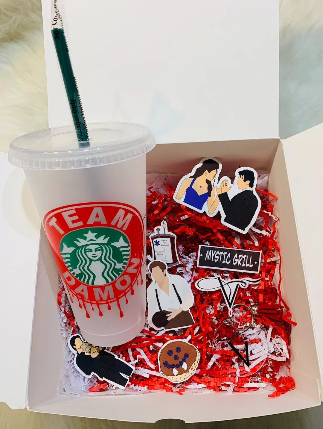 Vampire Diaries Geschenkbox zum Geburtstag | VD Starbucks Eiskaffee | Damon Box | Stefan Box | Sc... | Etsy (US)