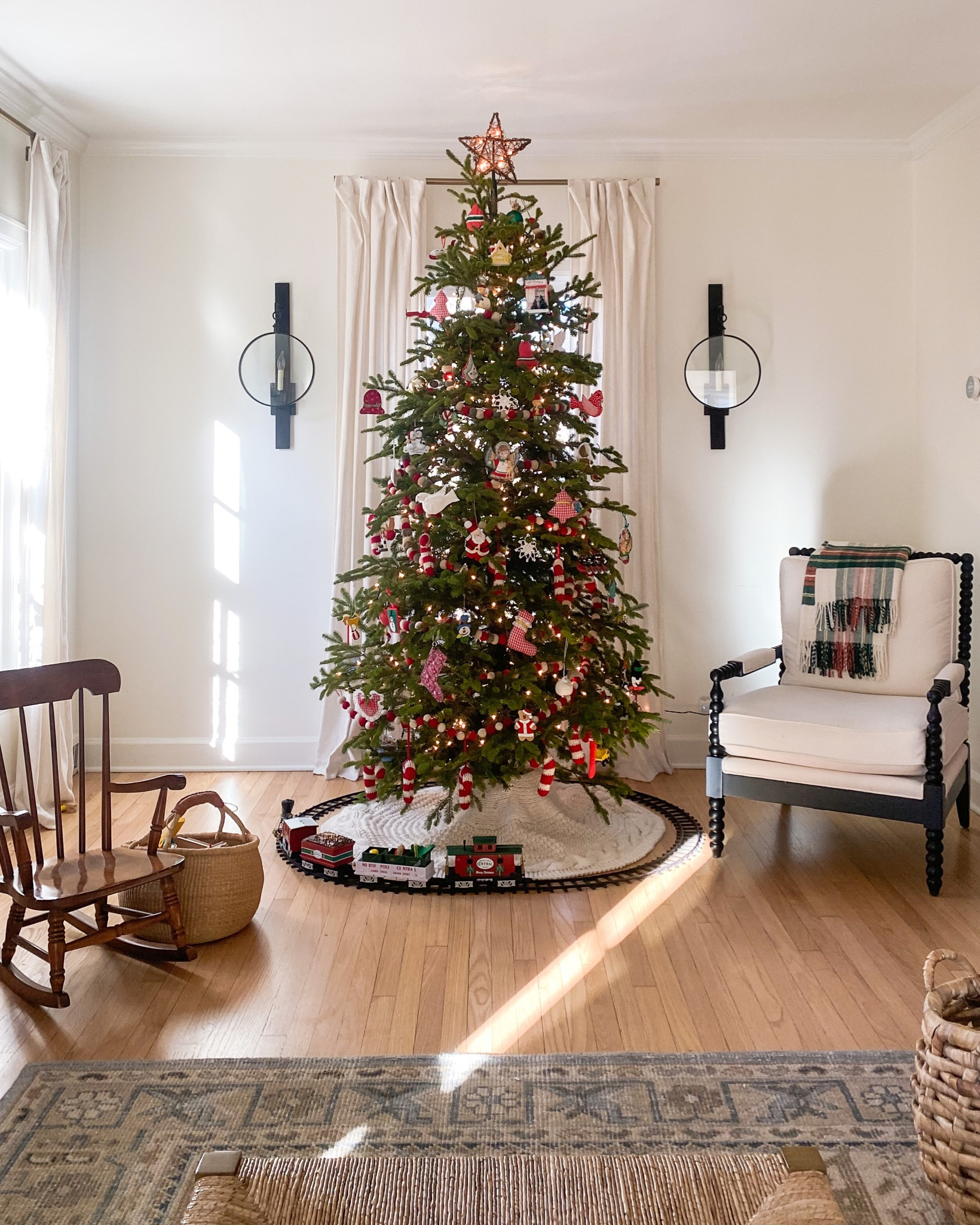 Happy December! 🎄 

#LTKHoliday #LTKSeasonal #LTKhome