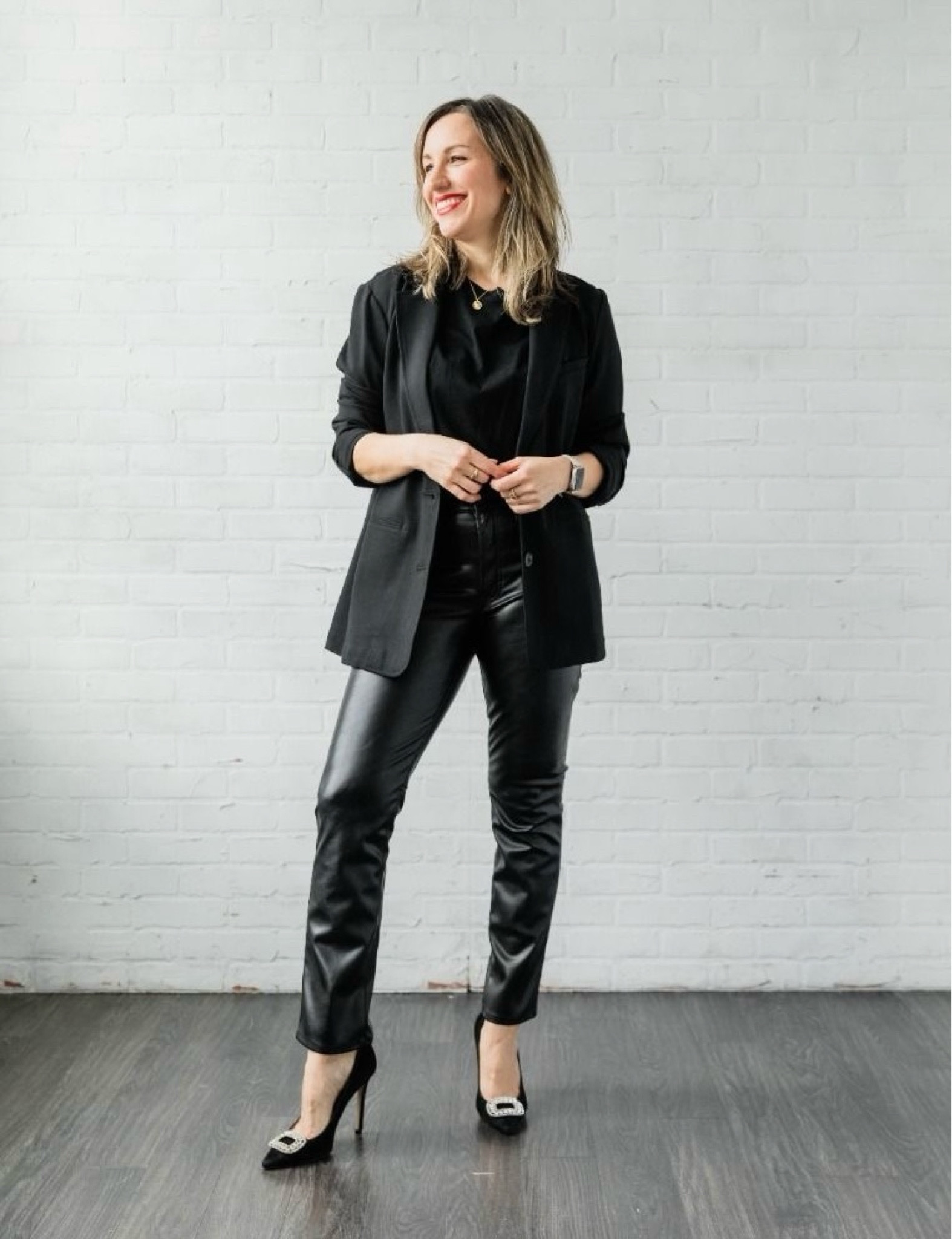 Leather pants outfit with black tee, blazer and high heel pulls 