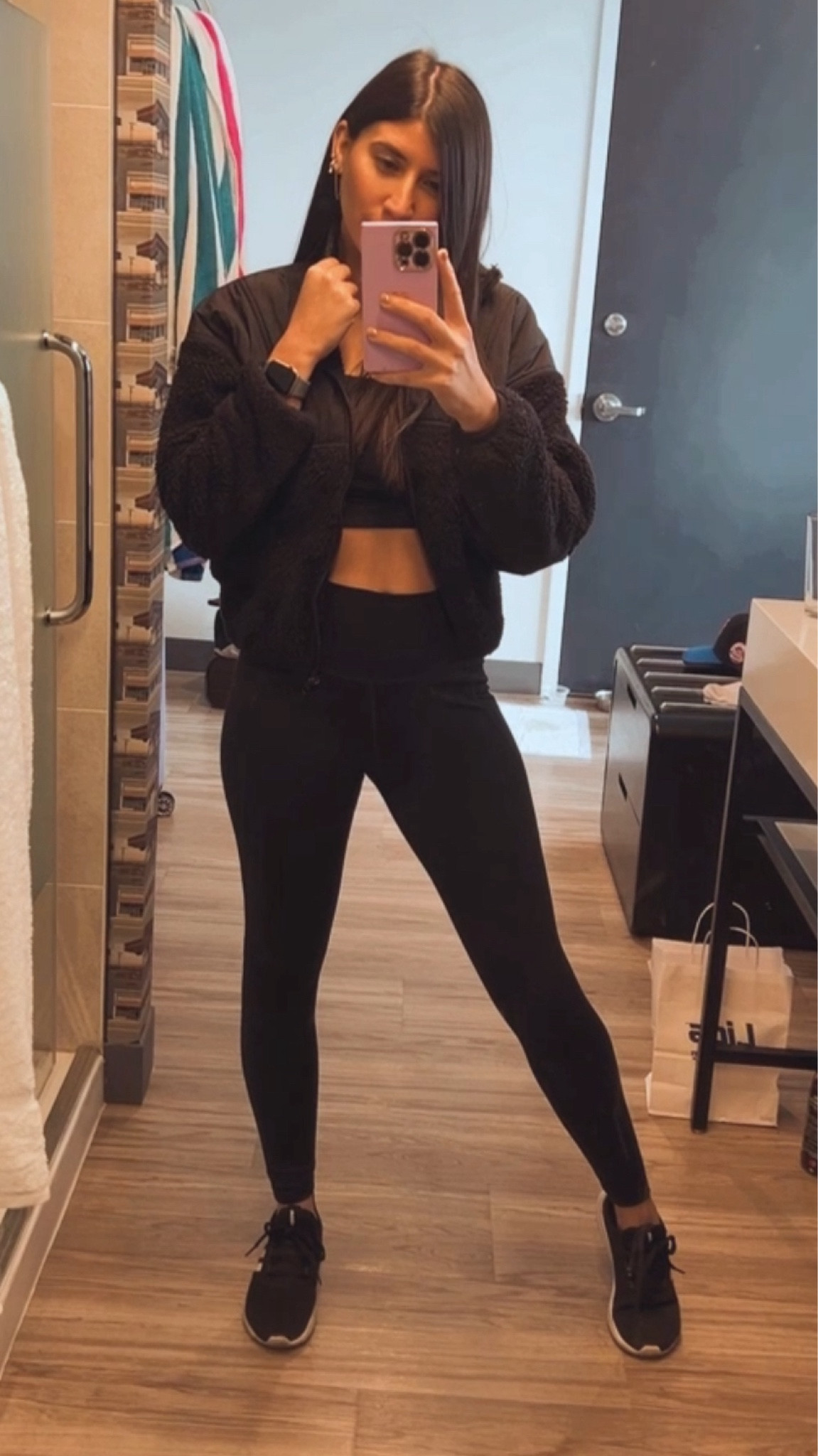 Feeling confident and cozy in my athleisure look! Perfect for a workout or a casual day out. #Athleisure #FitnessFashion #OOTD #Selfie

#LTKActive #LTKFindsUnder50 #LTKFitness