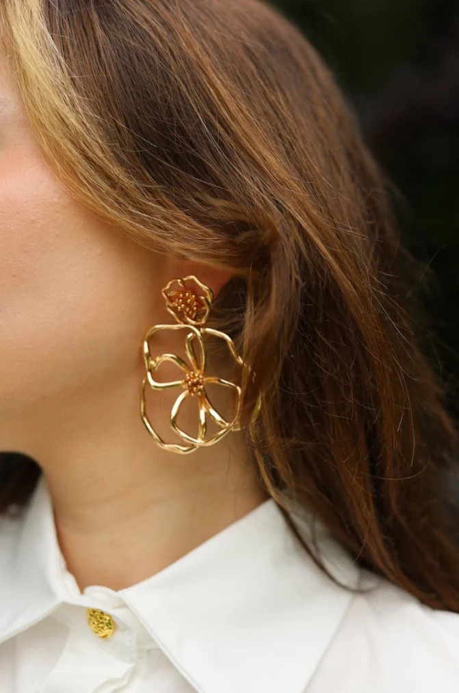 DOUBLE FLOWER METAL EARRING | Benaar La
