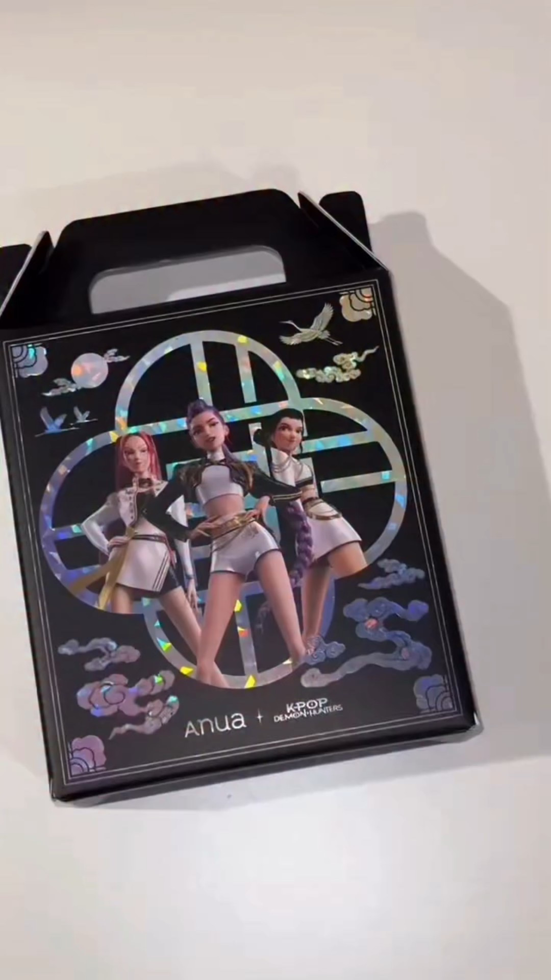 ✨ K-beauty meets K-Pop MAGIC ✨
The ANUA x KPop Demon Hunters collab is finally here and I’m OBSESSED 💛🔥
Meet the Golden Honmoon collagen mask — my new go-to for that glass skin glow. This mask leaves my skin looking plump, hydrated, and radiant like I just stepped out of a K-drama scene 💫 The glow is REAL, the collagen boost feels luxe, and the packaging? Iconic.
If you’re aiming for smooth, bouncy, “lit-from-within” skin, Golden Honmoon is a must in your routine ✨
You can grab yours at @ultabeauty, @sephora, and Amazon 🛍️
Tagging: @anua_global @kpopdemonhuntersnetflix
#anua #collagenmask #honmoon #kpopdemonhunters #glassskin koreanskincare
Would you try the Golden Honmoon mask? Tell me below 💬👇
Follow @alinaantman_nyc for more beauty finds, honest reviews, and glow-up secrets 🤍✨