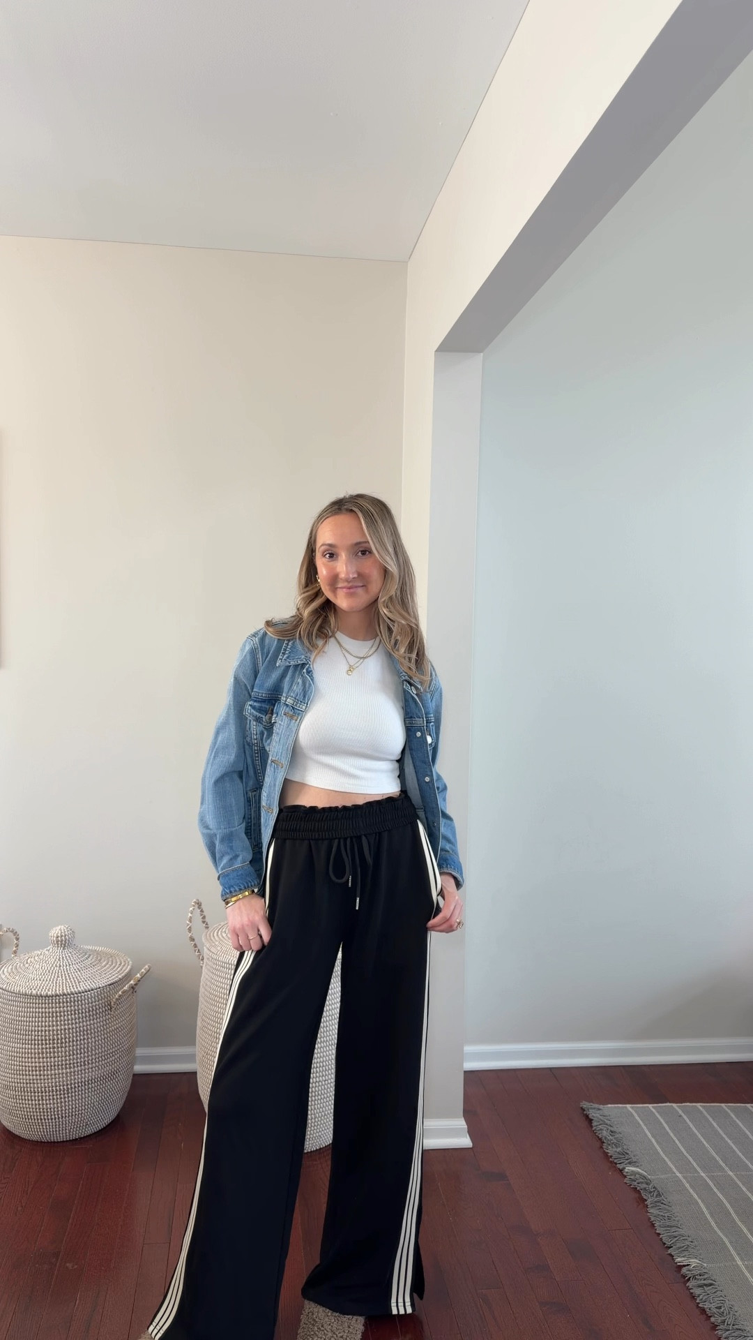 The stripe detail is so good!! Wearing a small I’m the pants and xs in the ribbed tee