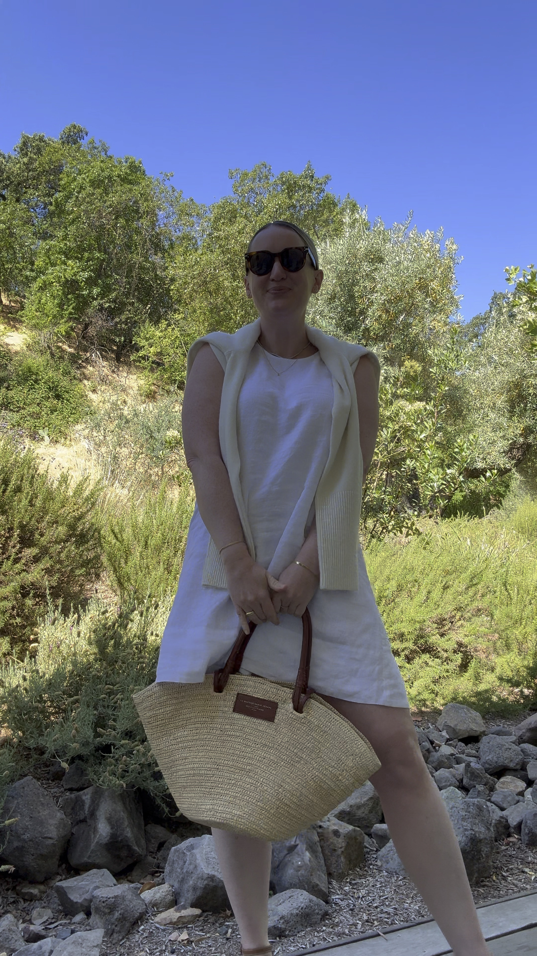 Jcrew linen shift dress (M)
Sézane basket bag
La ligne sweater 
Margaux sandals
Summer outfit
Vacation outfitt