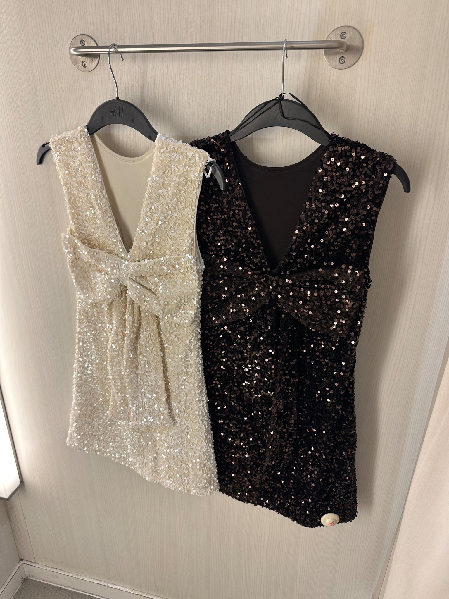 Sparkle SZN 🥺


#ChristmasOOTD, #FestiveFashion, #HolidayStyle, #XmasLookbook, #WinterWardrobe, #CozyChic, #GlamDecember, #ChristmasGlam, #SparkleSeason, #VelvetVibes, #HolidayMakeup, #FestiveNails, #RedLipSeason, #ChristmasAccessories, #WinterGlowUp, #MerryAndStylish, #SleighTheSeason, #SantaBabyStyle, #TinselTrend, #SnowCute, #UnderTheMistletoeLook, #HotCocoaStyle, #JingleBellFit, #FrostyFashion, #DecemberDrobe, #FashionReels, #StyleInspo, #HolidayAesthetic, #ChristmasContent, #WinterFashionTrend

#LTKwinter #LTKautumn #LTKfestive