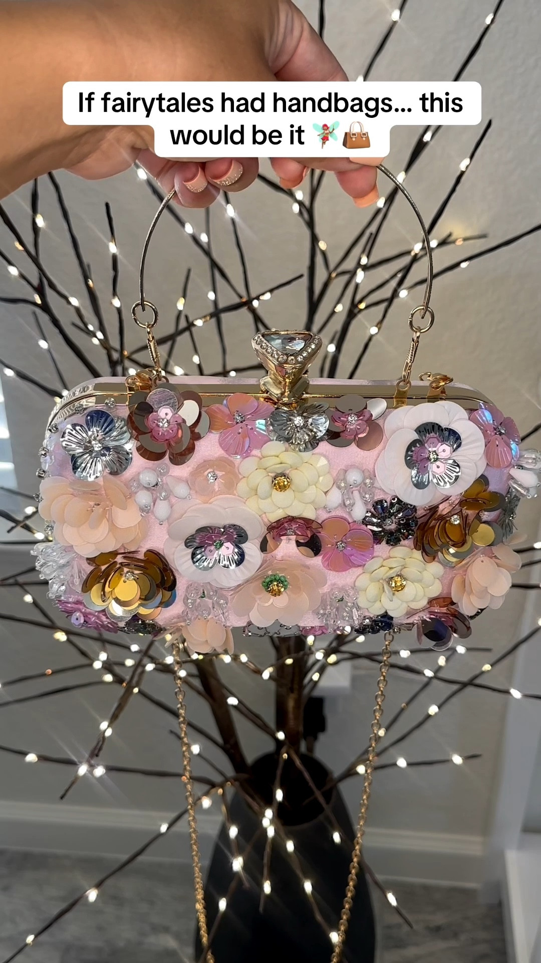 🌸 Elegant and timeless 🌸 This floral evening clutch adds the perfect touch of femininity to any outfit. Carry it as a clutch or wear it with the chain strap for a chic hands-free look ideal for weddings, parties, or date nights! ✨💐

#FloralClutch #EveningBag #WeddingAccessory #DateNightStyle #PartyLook #LTKStyle #LTKFinds #LTKAccessory #LTKHoliday #LTKBags #AmazonFinds #GlamStyle #ElegantLook #FormalFashion #LTKInspo

#LTKHoliday #LTKWedding #LTKParties