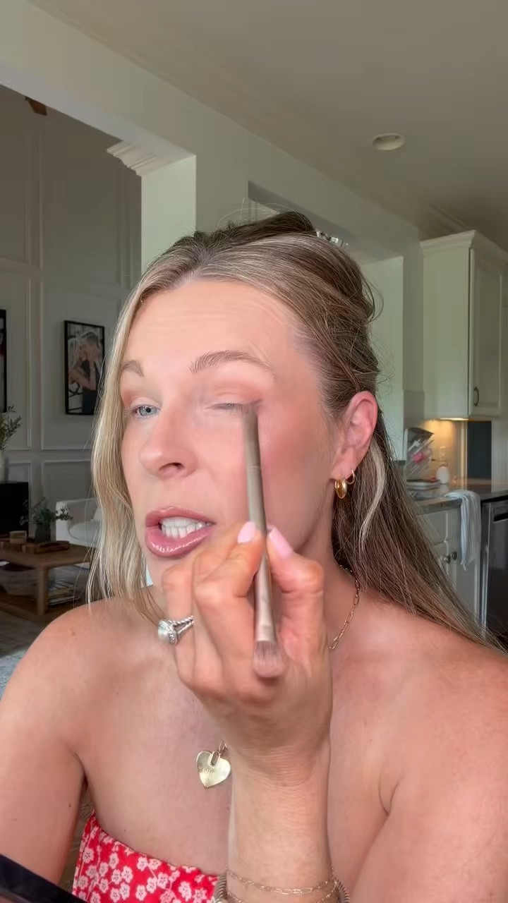 How I do my eyeliner with eyeshadow!

Makeup tips | makeup tutorial | tarte cosmetics | naked eyeshadow

#LTKBeauty