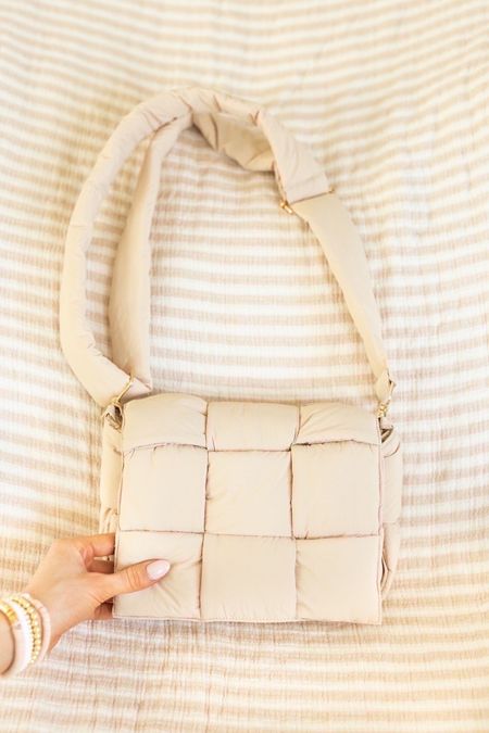 Puffer Bag From Amazon ✨

puffer bag // amazon fashion finds // amazon finds // crossbody bag // crossbody // crossbody purse // amazon fashion // crossbody bag amazon

#LTKitbag #LTKfindsunder50 #LTKstyletip