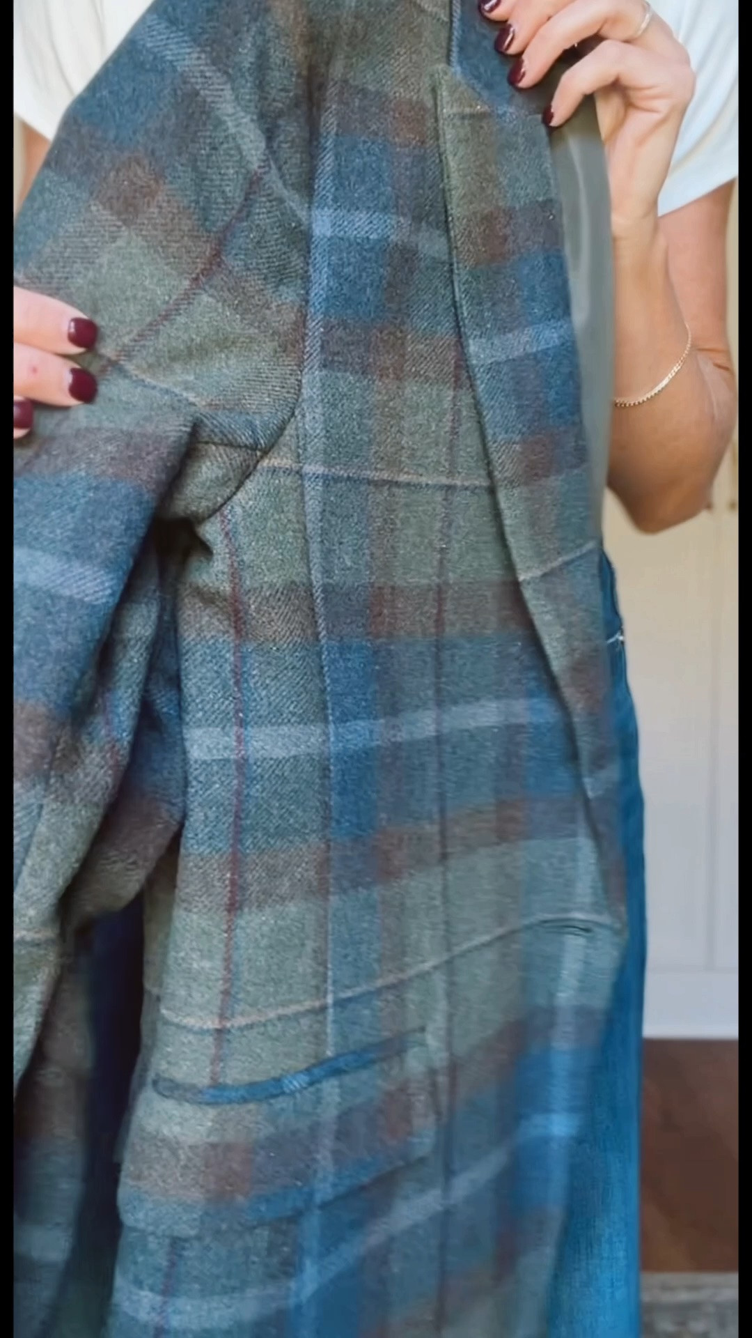 Size 0 in blazer 
Size 2 in jeans
Size 0 in patch pocket jeans 
Size Xs in maxi skirt