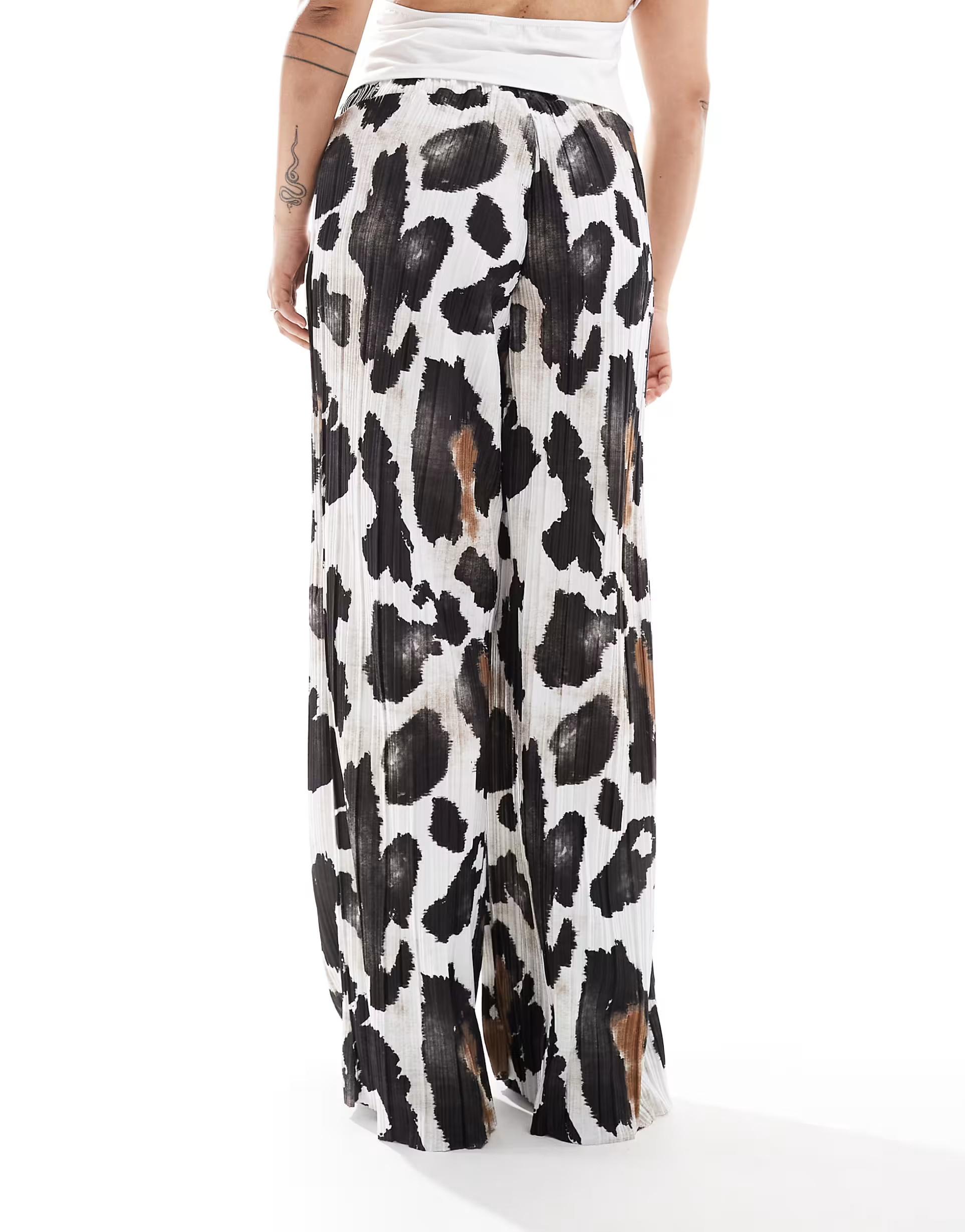 Vero Moda Curve plisse wide leg pants in abstract cow print | ASOS (Global)