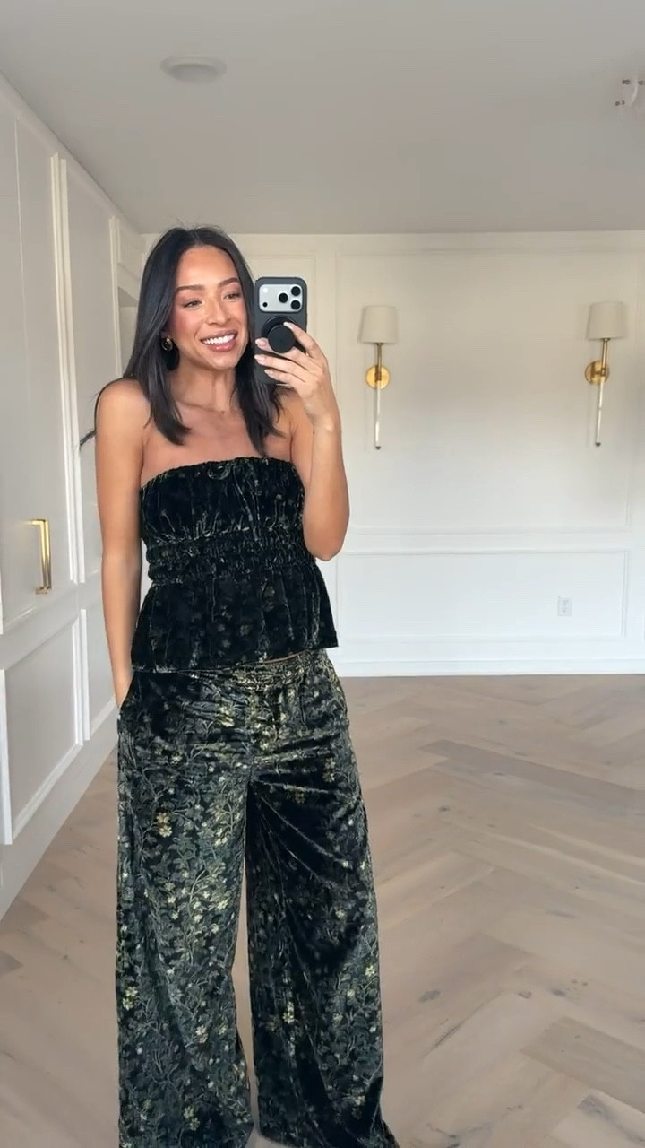 Use my early access code NENA30 for 30% off Anthropologie + Spend $200 Now, Get $50 Later for Holiday Gifting, 12/11 - 12/25!! Wearing size S strapless top and size S velvet pants 


Holiday outfit 
Holiday party outfit 
Anthropologie sale 
Winter outfit
Winter fashion 
Velvet outfit 
Matching set 

#LTKSeasonal #LTKHoliday #LTKBump