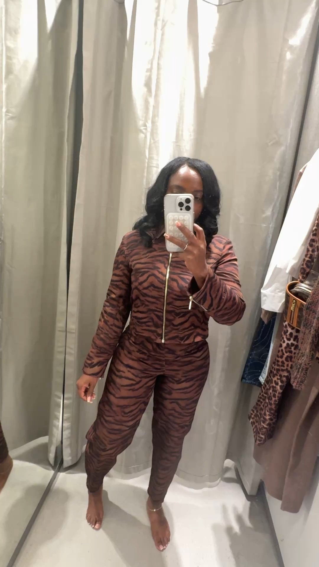 Zara Must Have Pieces 🥰

🔍 2893/193/737 - Taupe Dress
9074/218/099 - Animal Print Pants
9076/217/099 - Animal Print Jacket
8530/213/051 - Leopard Print Blazer
9057/213/051 - Leopard Print Pants
3653/111/330 - Fringe Sweater

#LTKgrwm #LTKWorkwear #LTKootd