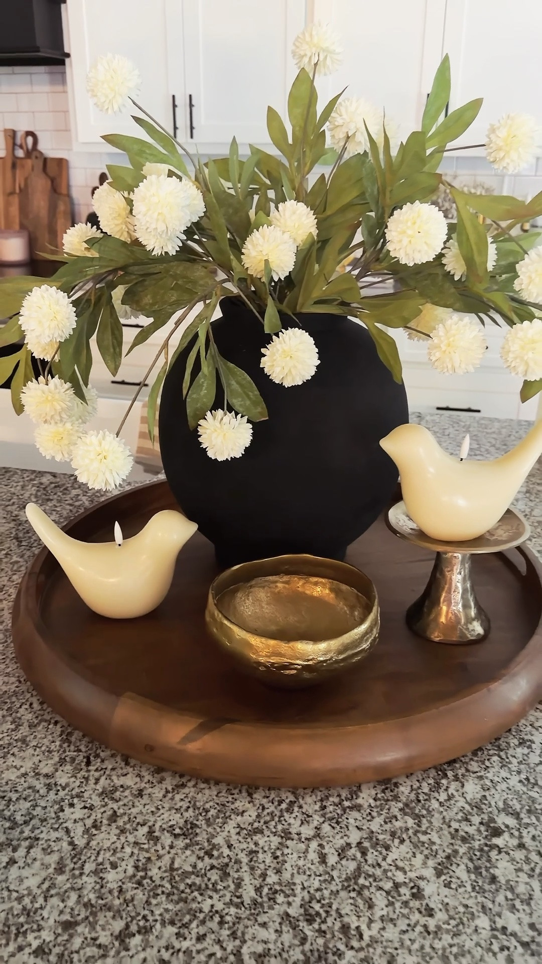 This is one of my favorite trays I’ve styled lately. I started with a beautiful tray as my base, then added a gorgeous vase filled with POM stems for the prettiest touch of texture and softness. Next came the two flameless bird candles, which I absolutely adore because they add so much charm and warmth. I finished everything off with a small gold bowl to bring in a little glow and balance.