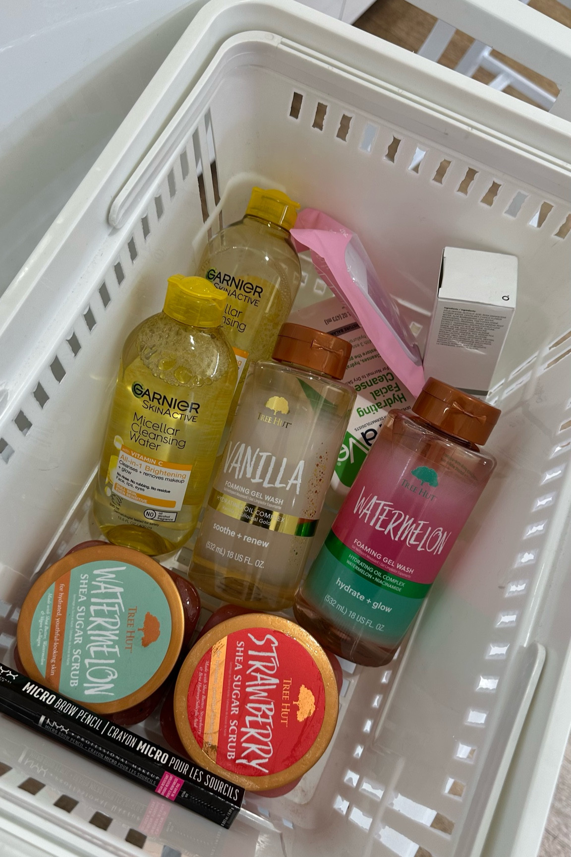 The essentials, TreeHut is so good and their scents are yummy!

#LTKbeauty