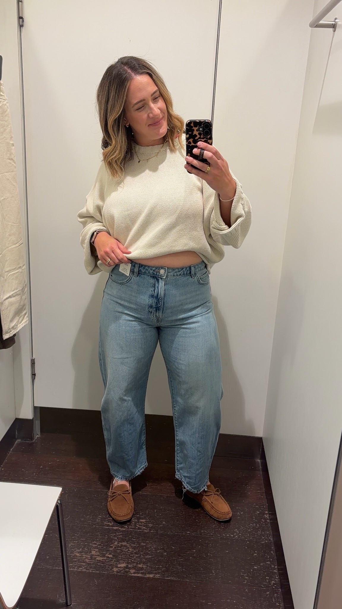 Trying Marks & Spencer at David Jones & simply can’t believe how perfect they are 🤎

I’m a size 16 in all items (14 too small in the linen pants I tried).

I also linked my outfit from the start of the video xx 

#marksandspencer #davidjones #midsize

#LTKjeans #LTKmidsize