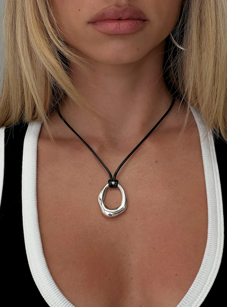 Star Quality Pendant Necklace Black / Silver | Princess Polly US