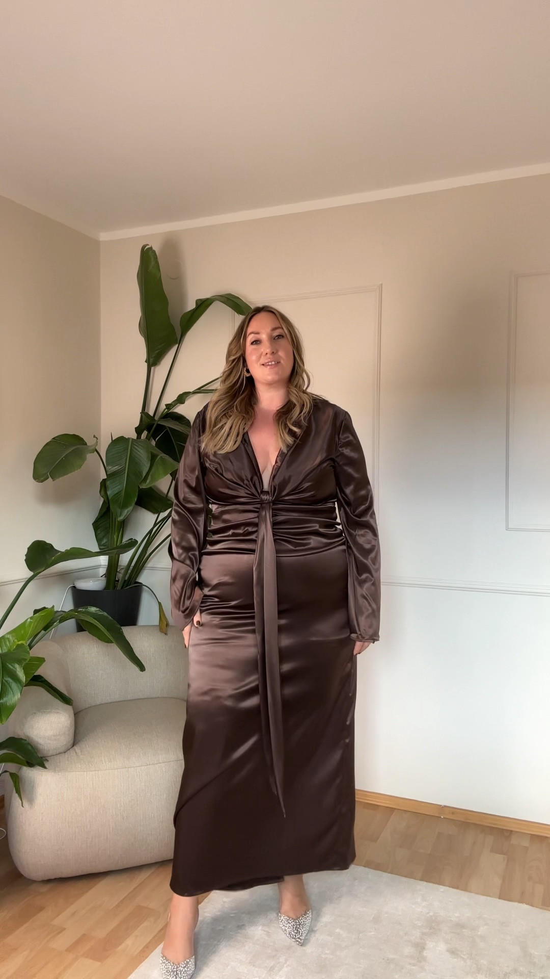 Found the most perfect dress for a winter wedding guest 🤎

#LTKHoliday #LTKCyberSaleDE #LTKplussize