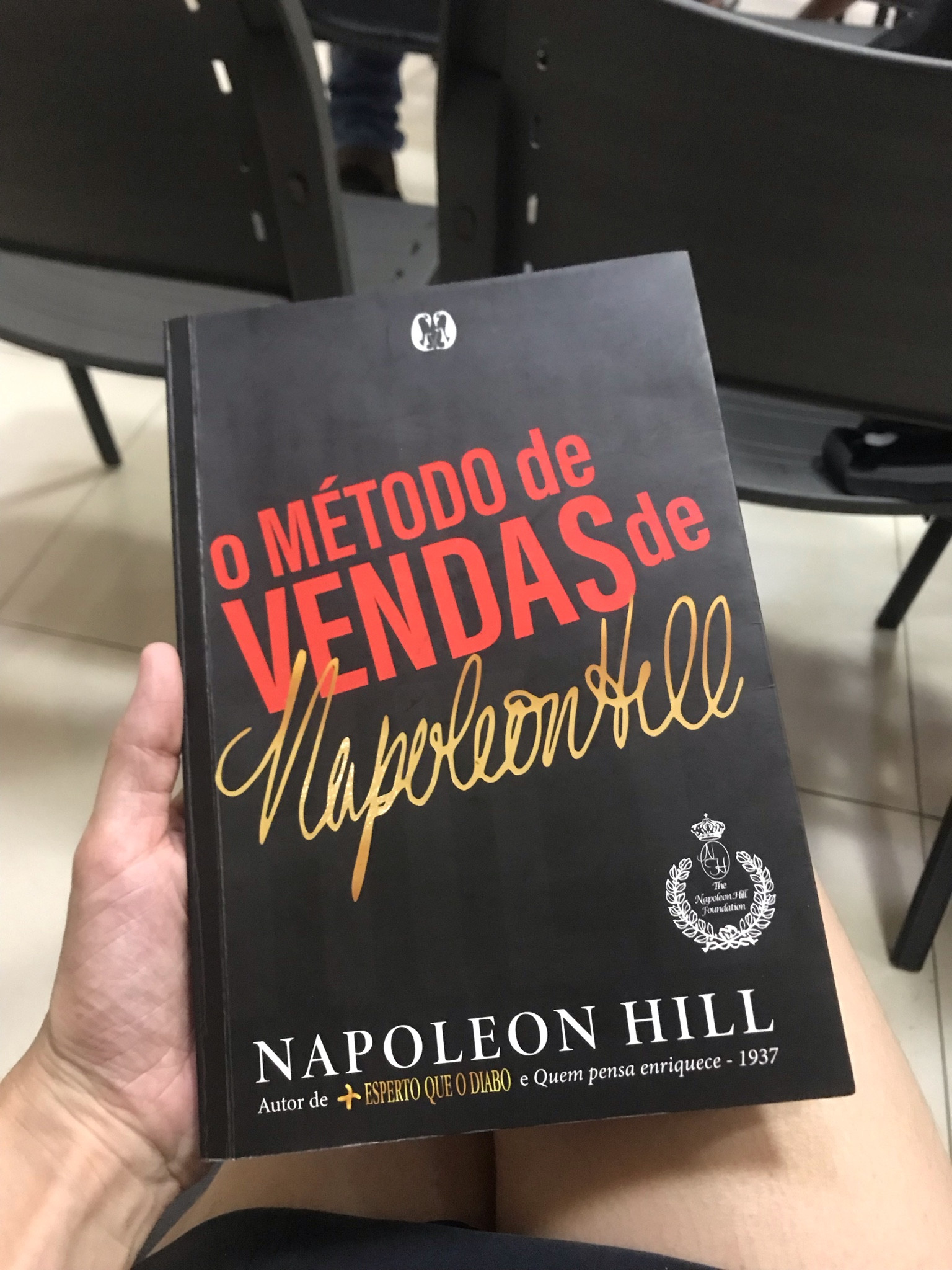 Em terra de Kindle quem tem livro físico é rei 😅

Minha leitura atual e eu amo ter o livro em mãos, gosto de fazer marcação, anotações. 

#LTKBrazil #LTKBrasil #TeoriaNaPraticaLTK


#LTKbrasil
