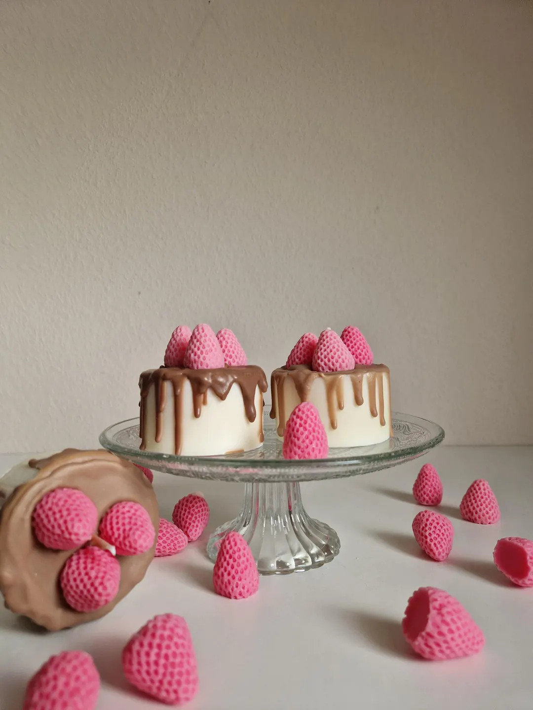 KUCHEN KERZE, Torte Kerze, Dessert Kerze, Geschenkidee für Backlieber, Erdbeere Kerze mit Duft, ... | Etsy (US)