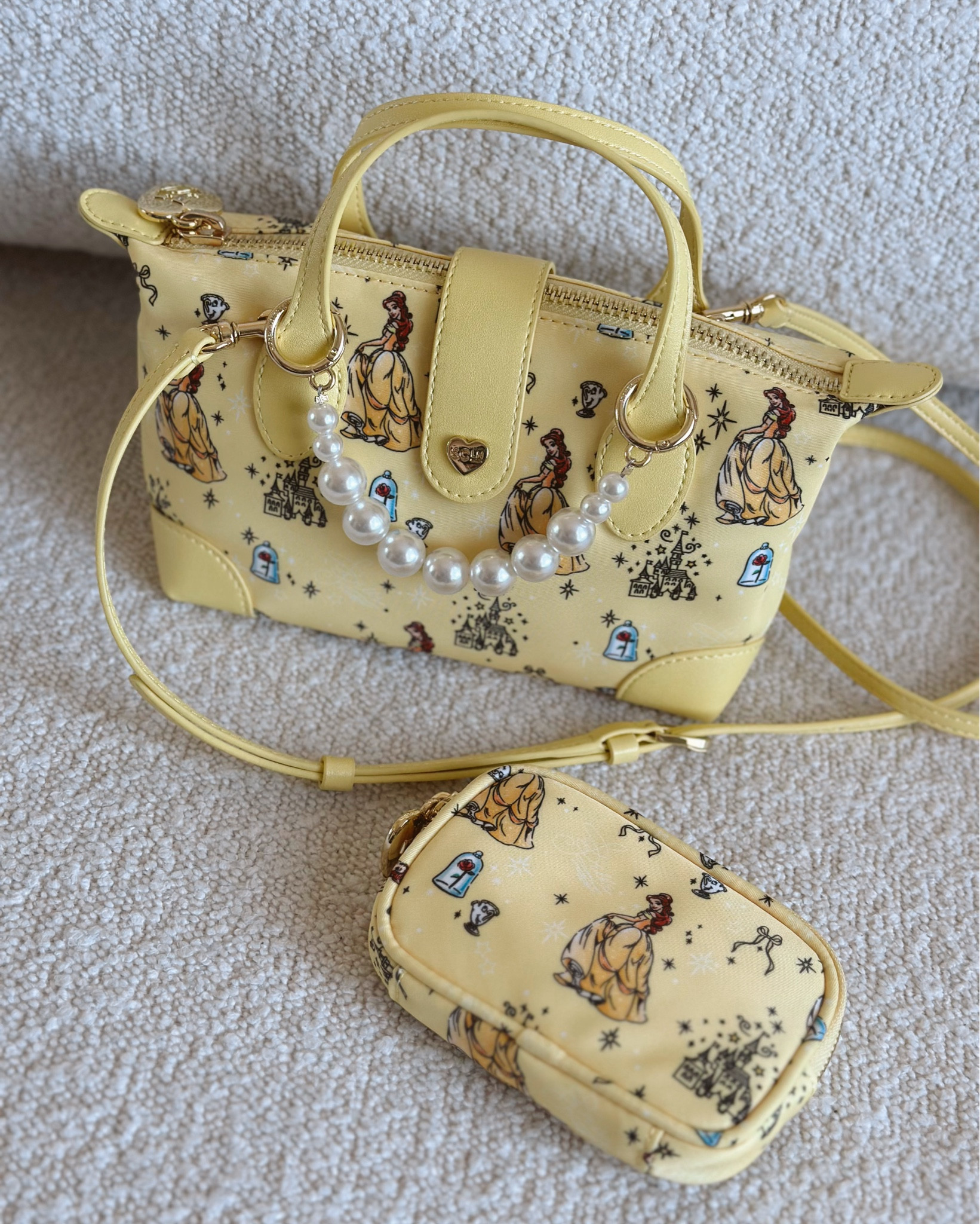 I grabbed this pearl chain from one of my other Stoney Clover bags and added it to my Belle pouchette 🥹💛 I think she’s complete now! 