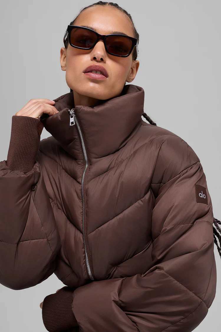 Cropped Atmosphere Puffer - Brownstone | Alo Yoga (US)