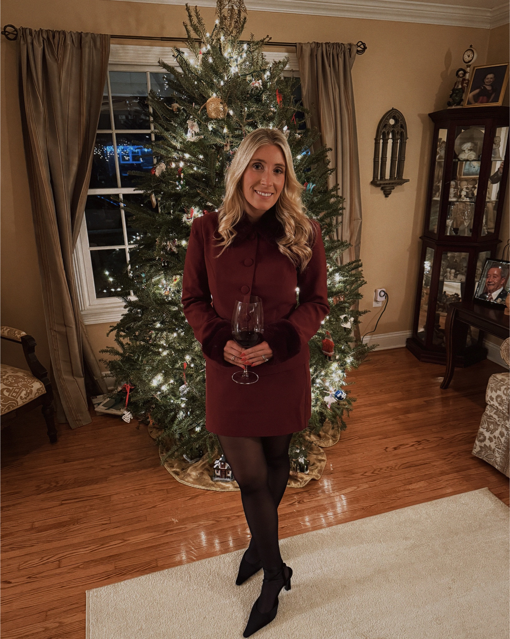 A perfect burgundy skirt and fur trim blazer set for the holidays 

#LTKWorkwear #LTKHoliday #LTKSeasonal
