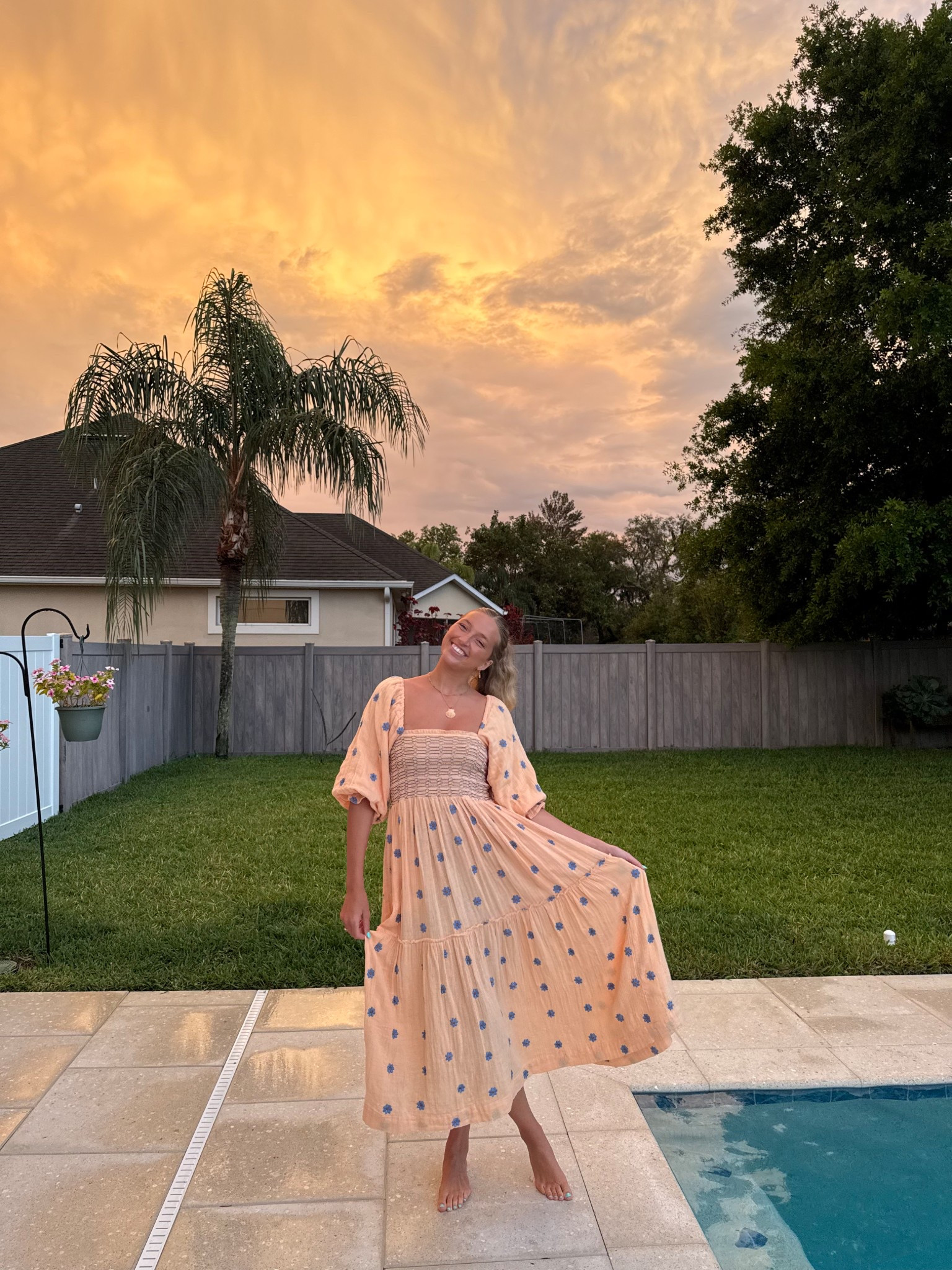 The perfect dress for sunset watching 🌞 