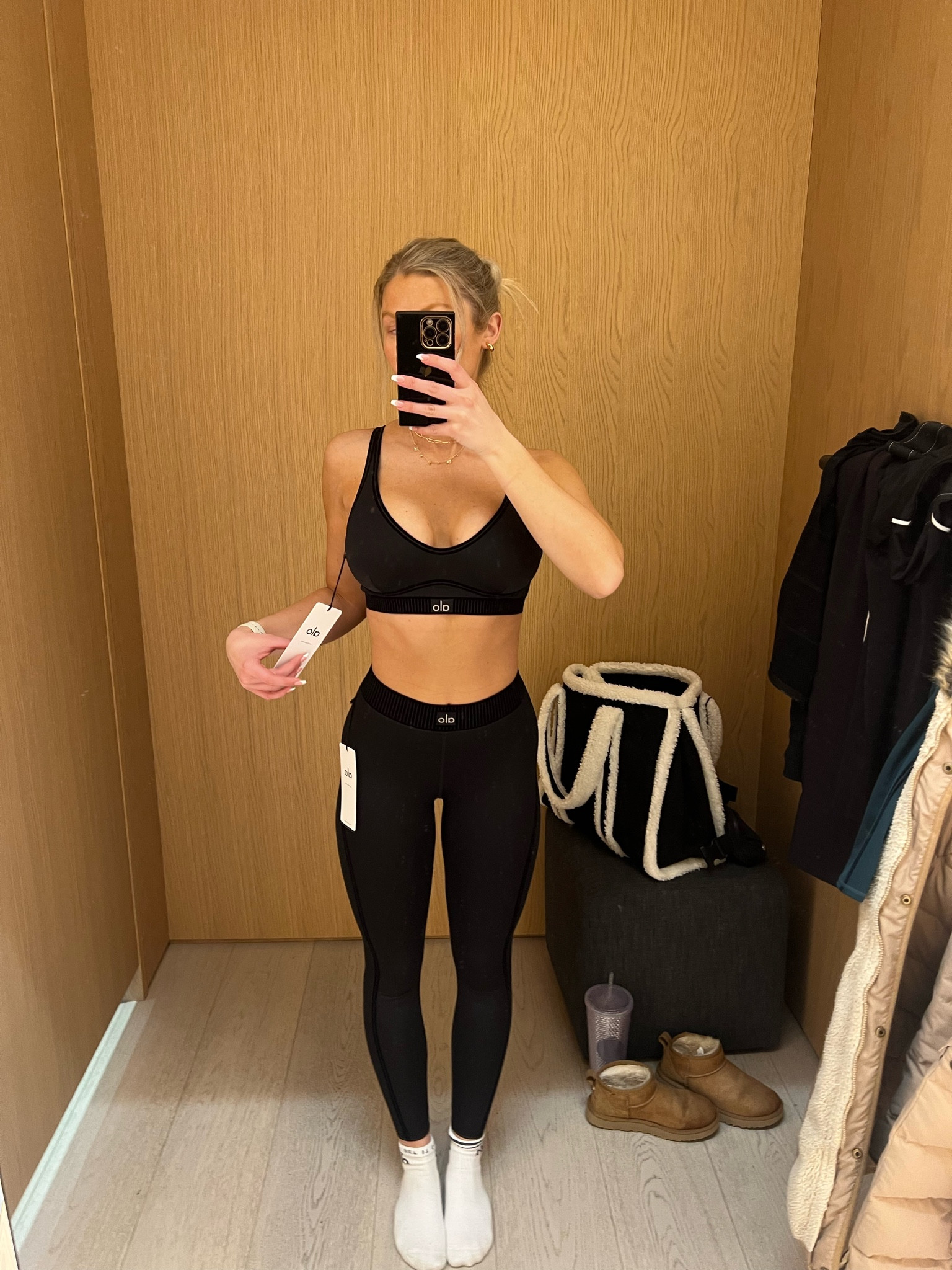 Cutest set and bag from Alo! Size small top and xs leggings.

#LTKitbag #LTKstyletip #LTKfitness