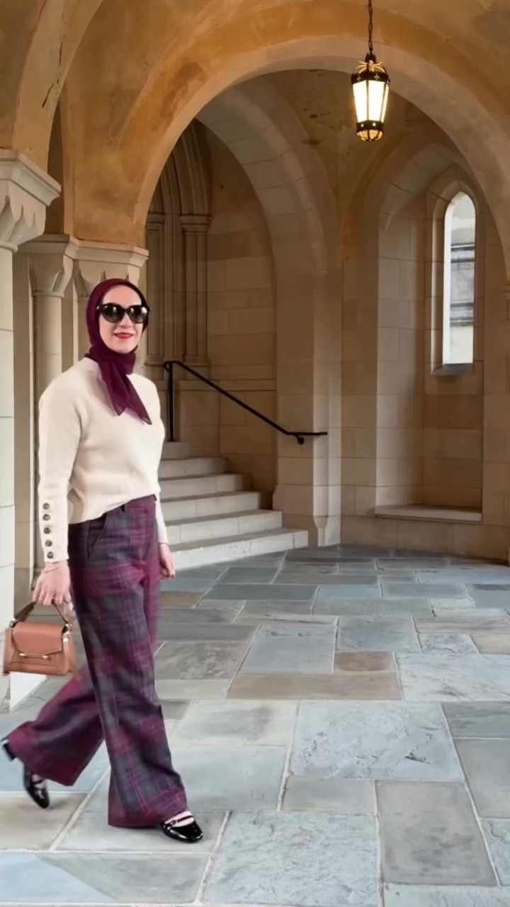 Feeling berry blessed and cozy in @sezane this holiday 🍓✨🩷❄️

#sezanelovers #parisianchic #ootd #dcblogger #modestfashion #igdc