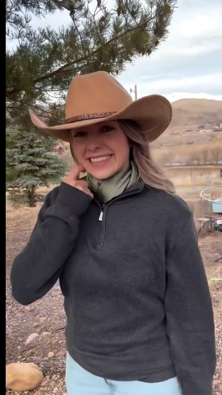 A simple Wild Rag Tutorial! I don’t have a name for this one 🤷‍♀️ Any ideas? 

#cowgirlstyle #wildrag #cowboy #westernstyle #westernfashion #ranchwear