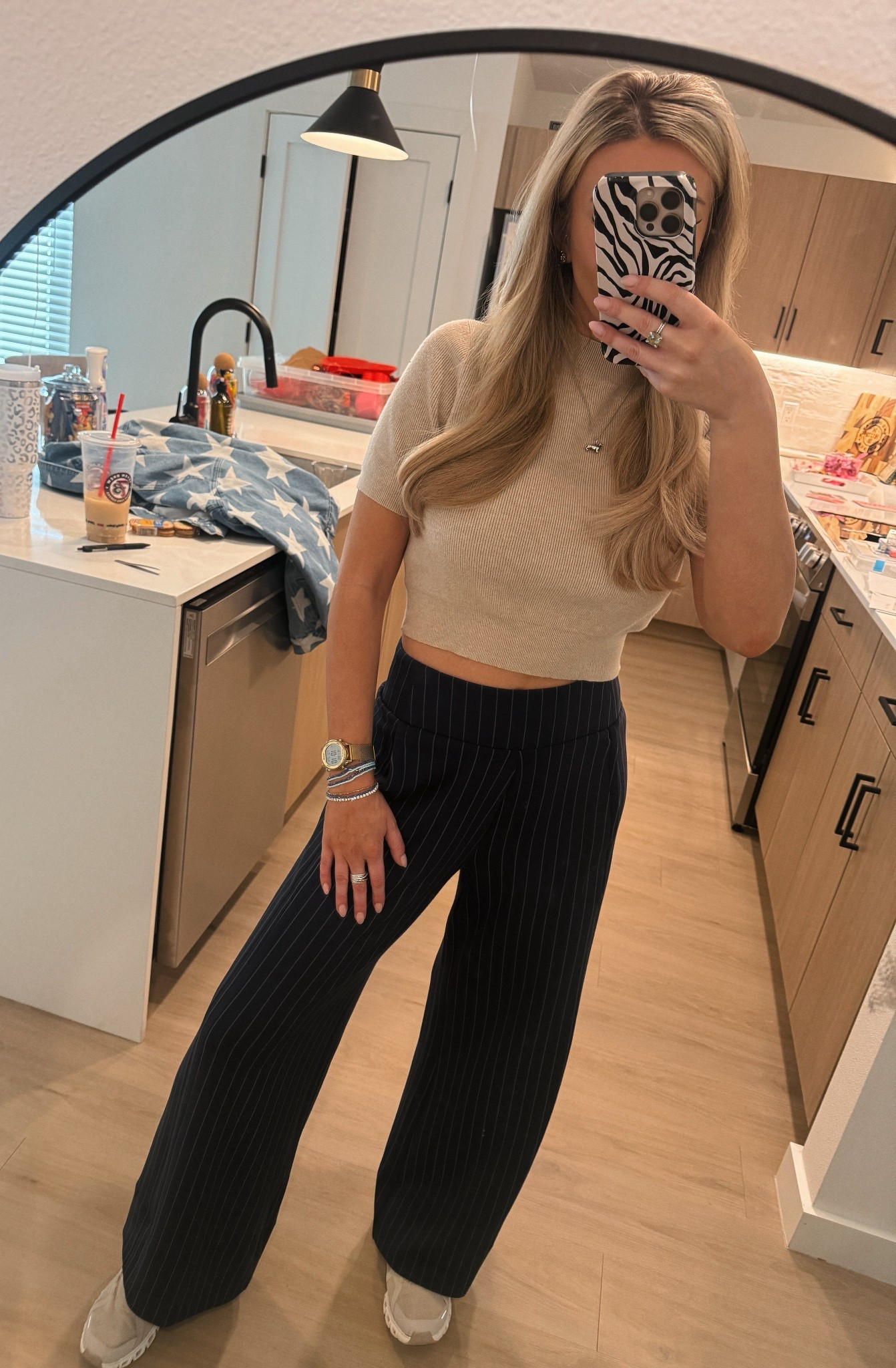 Salon OOTD ✨
Comfy, flattering, and stylist-life approved — everything linked.



#LTKdayinmylife #LTKActive #LTKootd