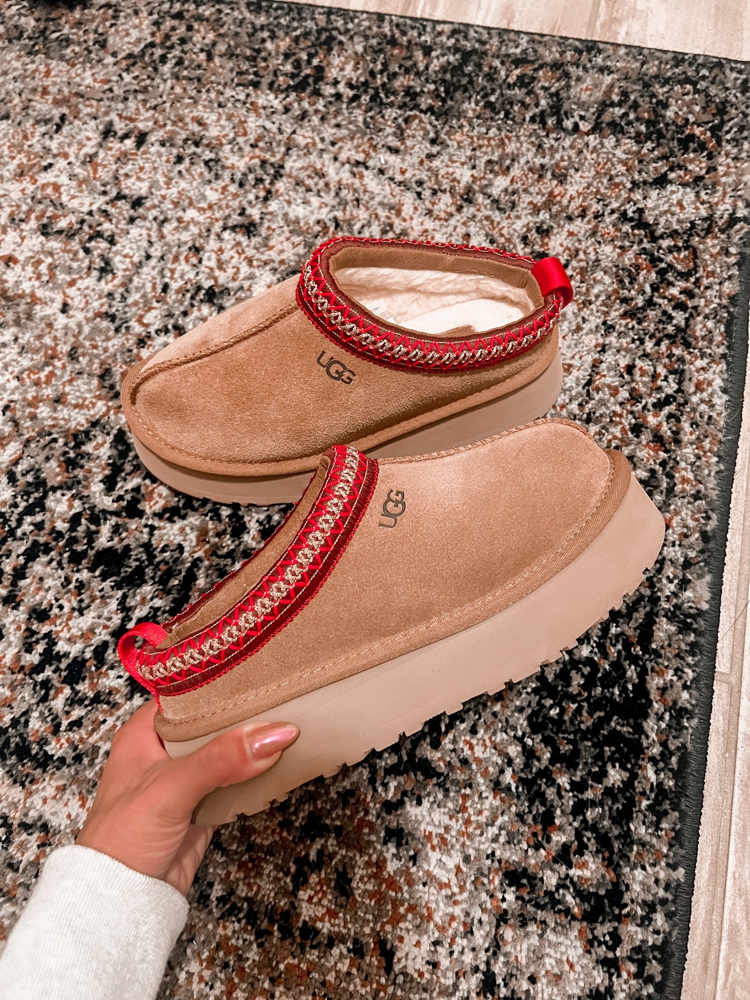 Ugg
Ugg slippers
Fall trends
Ugg platform 
Fall fashion 


#LTKSeasonal #LTKstyletip #LTKU