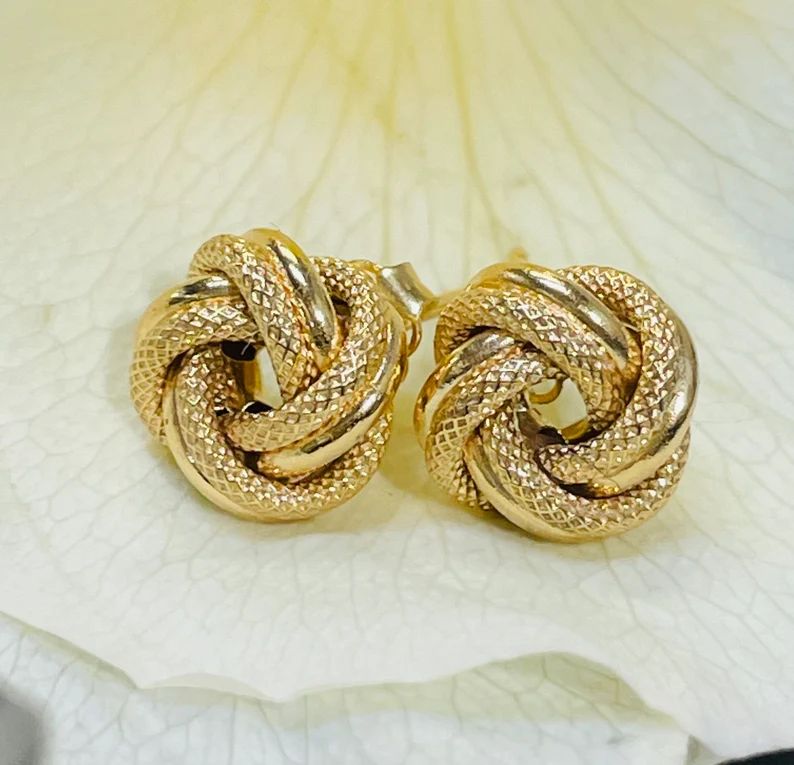 10mm Textured 14K Yellow Gold Knot Earring Studs - Etsy | Etsy (US)