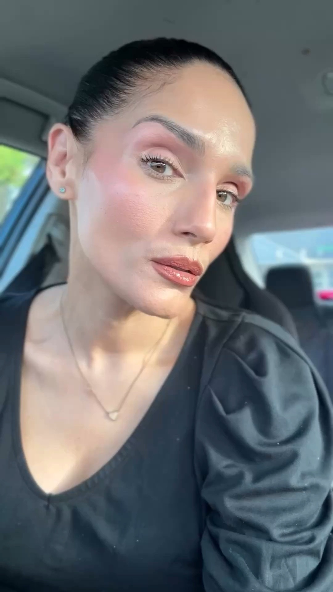 Testing out a new foundation today….so far it’s looking natural & it’s super lightweight….I’ll keep you posted 😉

#foundationweartest